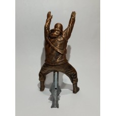 Статуетка «путін з ракетою в дупі»